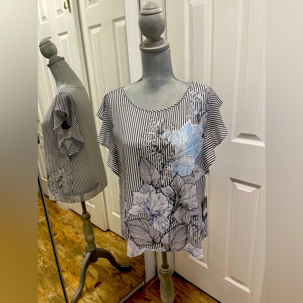 NWT Vince Camuto Tee Sz M